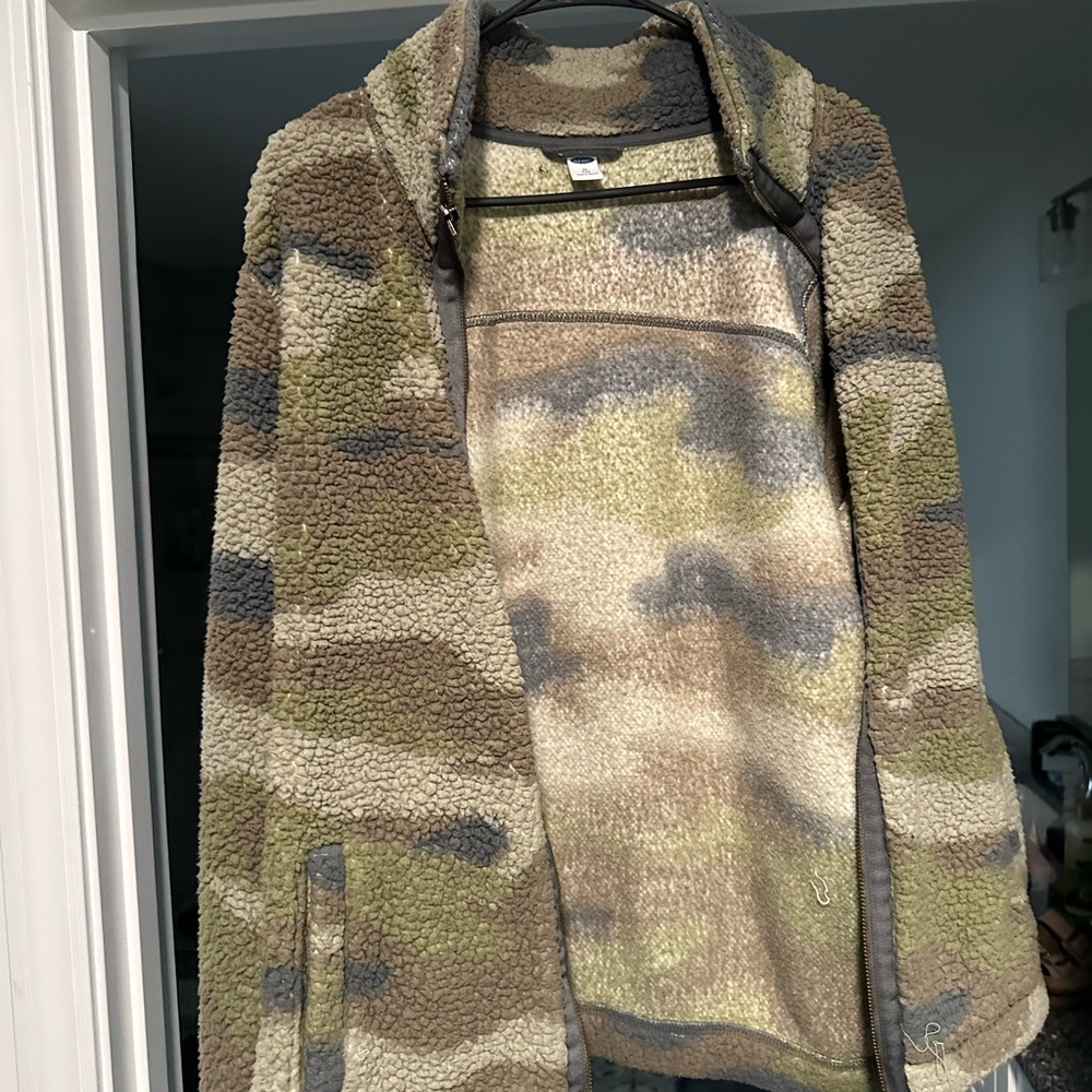 Old navy 1x plus Sherpa zip up camouflage